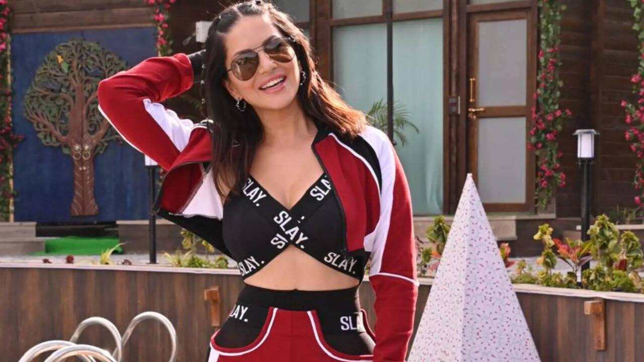  குணா குகை போல காதல் குகையை அறிமுகப்படுத்திய சன்னி லியோன்.. 18+ ரியாலிட்டி ஷோவில் அட்டகாசம்! 