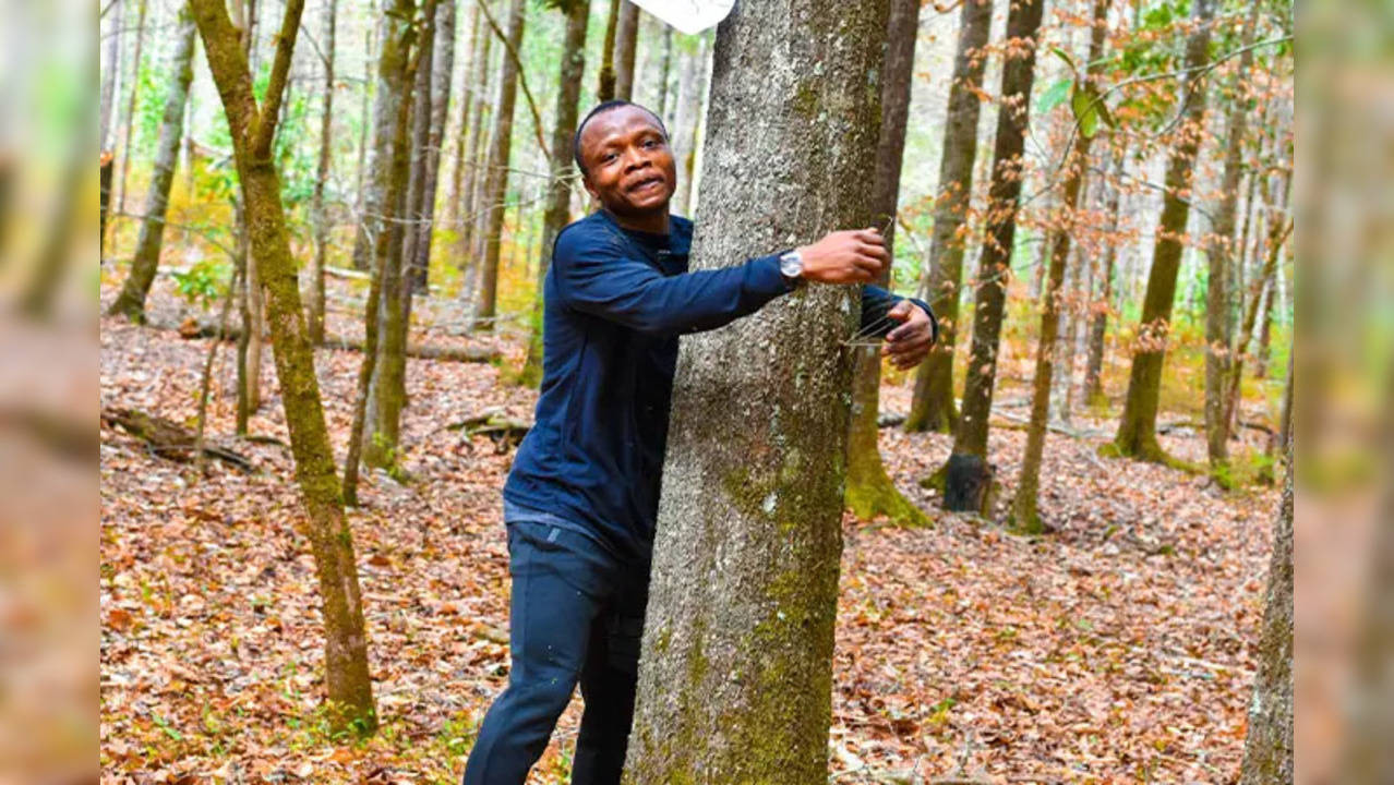 Abubakar Tahiru Hugs Over 1,100 Trees In An Hour