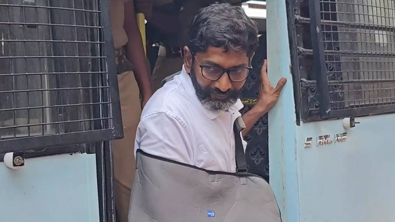  சவுக்கு சங்கர் மருத்துவமனையில் அனுமதி.. நீதிமன்ற உத்தரவின் பேரில் சிகிச்சை 