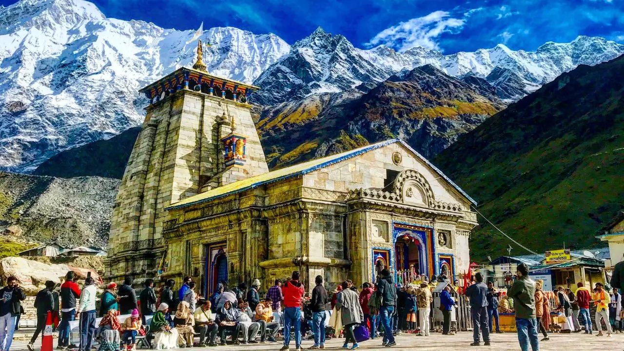 How To Book A Helicopter Ride To Kedarnath Dham. Credit: Canva