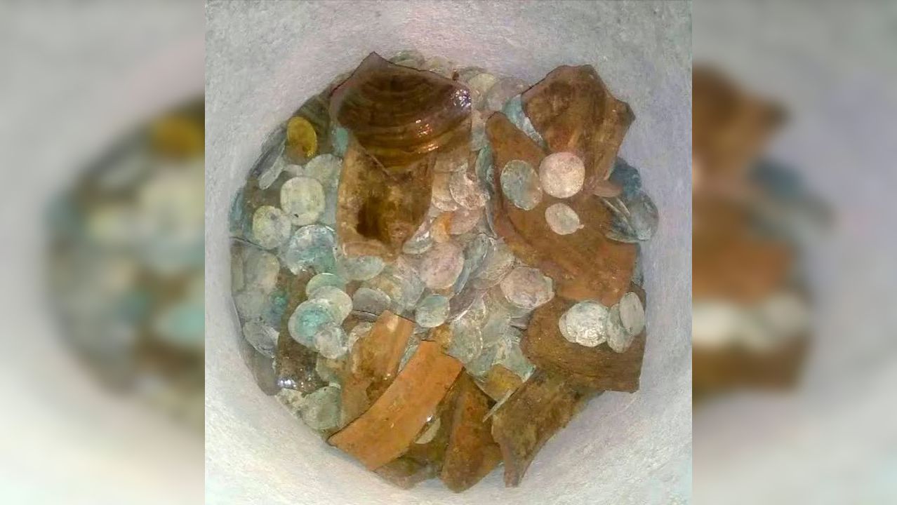 UK Couple Strikes Gold with 1000 Precious Coins Found During Home Renovation