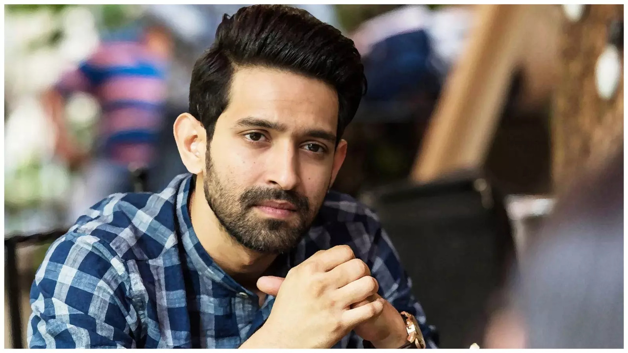 Vikrant Massey's UGLY Confrontation With Cab Driver Caught On Video, Fans Ask 'Kausi Film Ka Promotion Hai?' | WATCH