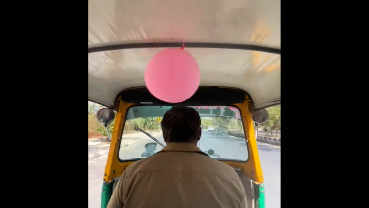 Auto Driver celebrates his daughter's birthday in Bengaluru