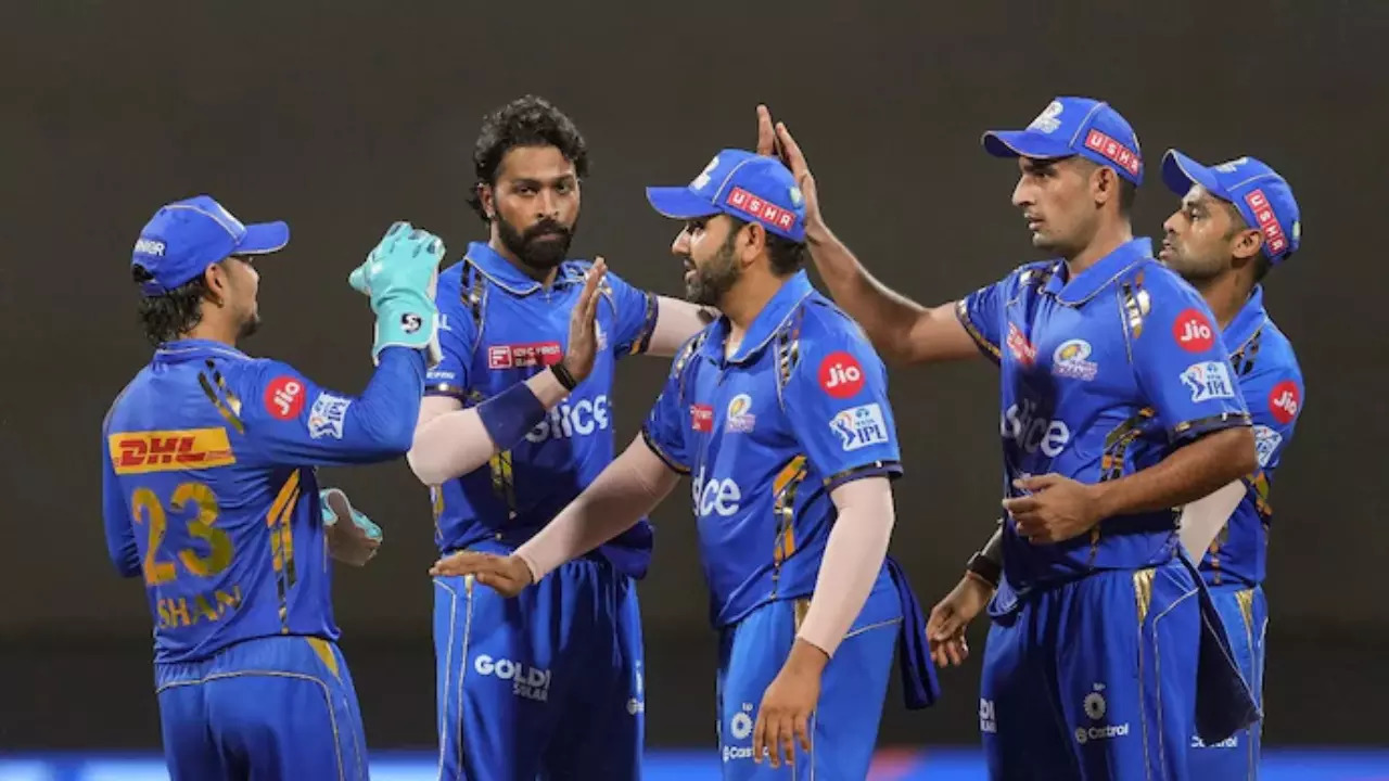 Mumbai Indians players celebrating a wicket