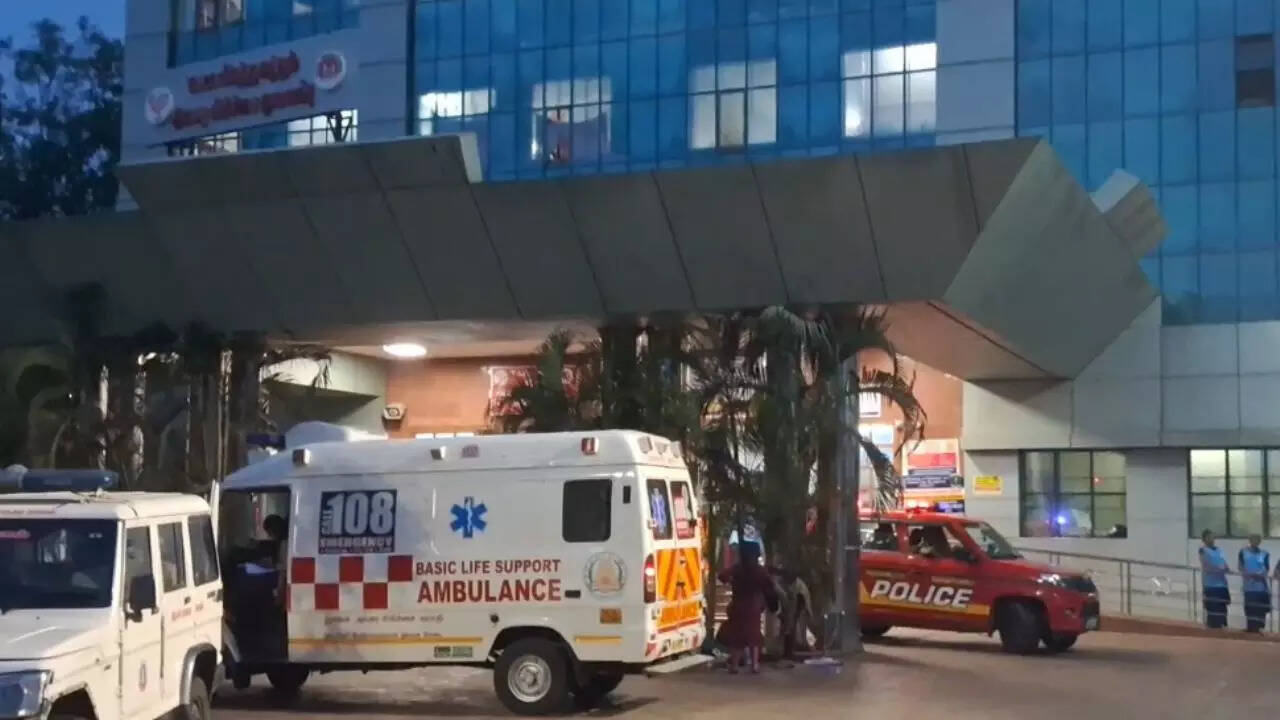  அரசு மருத்துவமனையில் இறந்து போன பெண்ணின் நகைகள் மாயம்.. தோடுக்காக காதை அறுத்த அவலம்.. திருச்சியில் அவலம் 