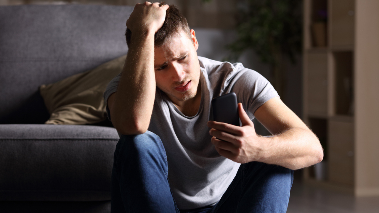 Too much texting may be bad for your relationship