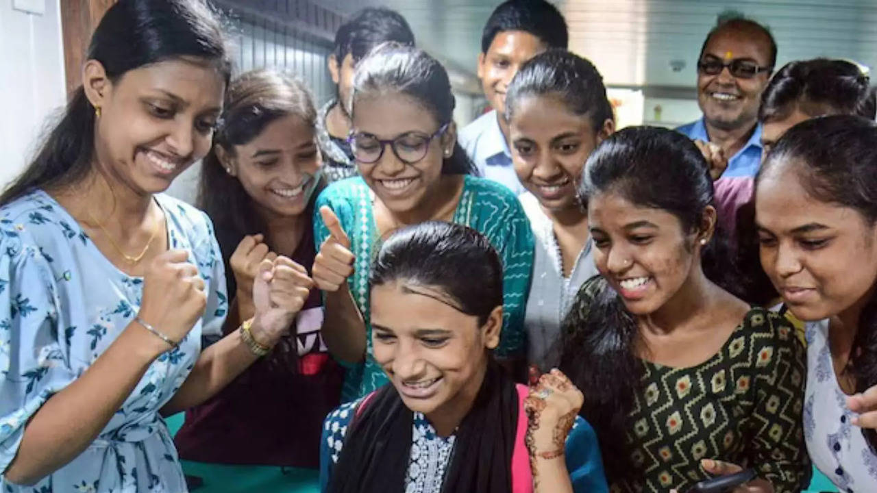 cbse 12th results 2024 declared on cbse gov in results cbse nic in 4 ways to check cbse results