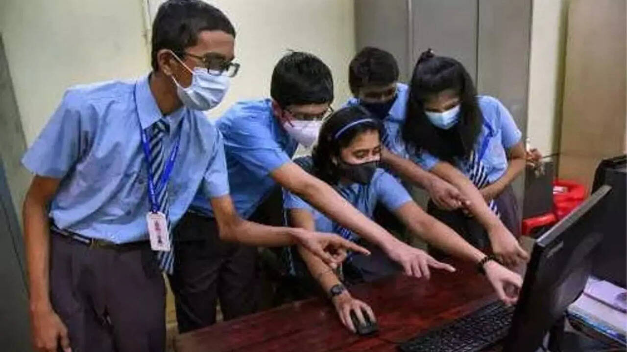  CBSE 12 result: CBSE  12 ஆம் வகுப்புத் தேர்வுகளிலும் மாணவிகளே அதிக தேர்ச்சி! 