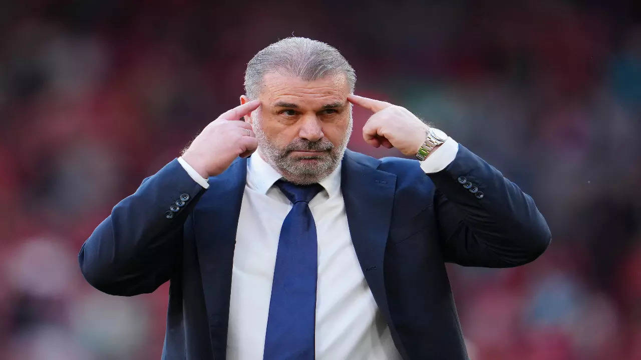 Ange Postecoglou reacts during a Premier League game