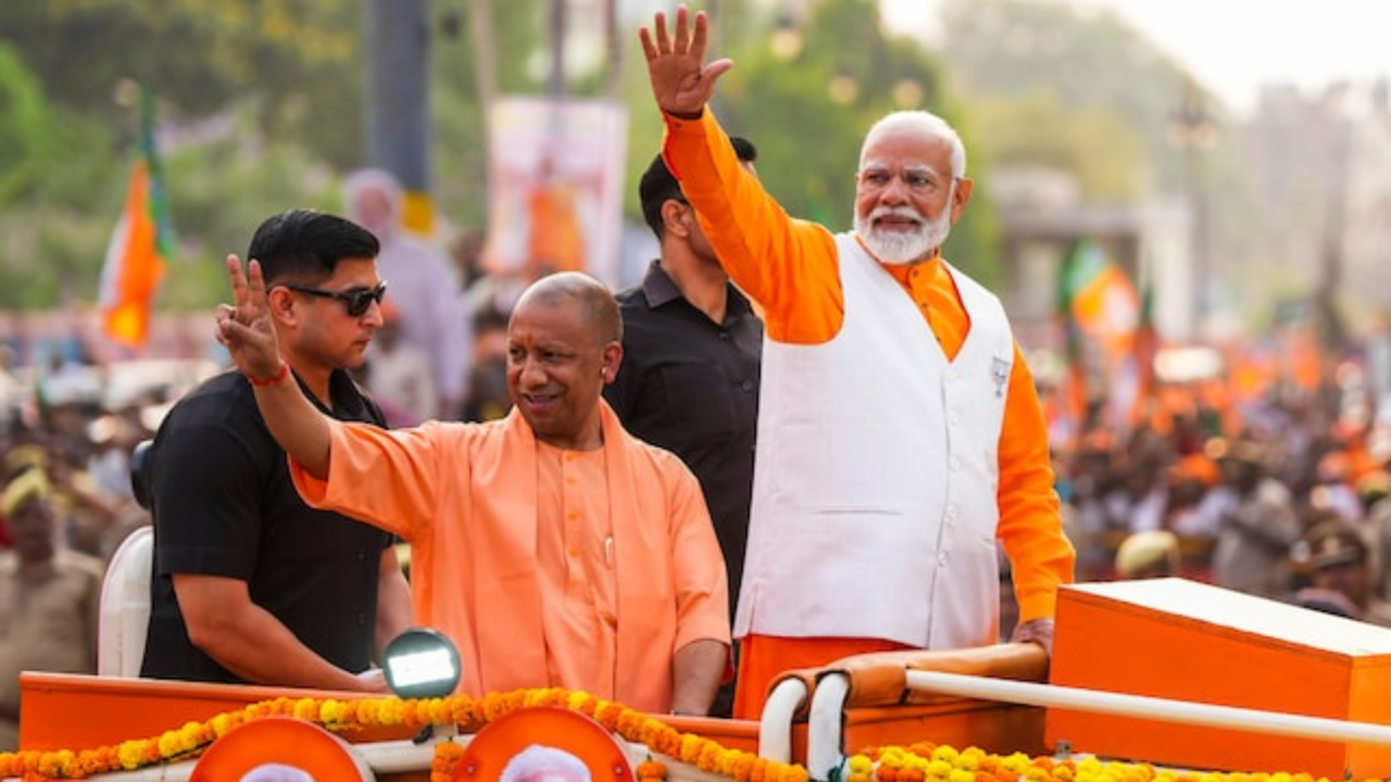 pm modi varanasi roadshow