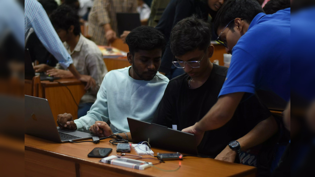 IIT Madras BS Electronic Systems Students engaged in lab works during their visit to the IIT Madras Campus (3)