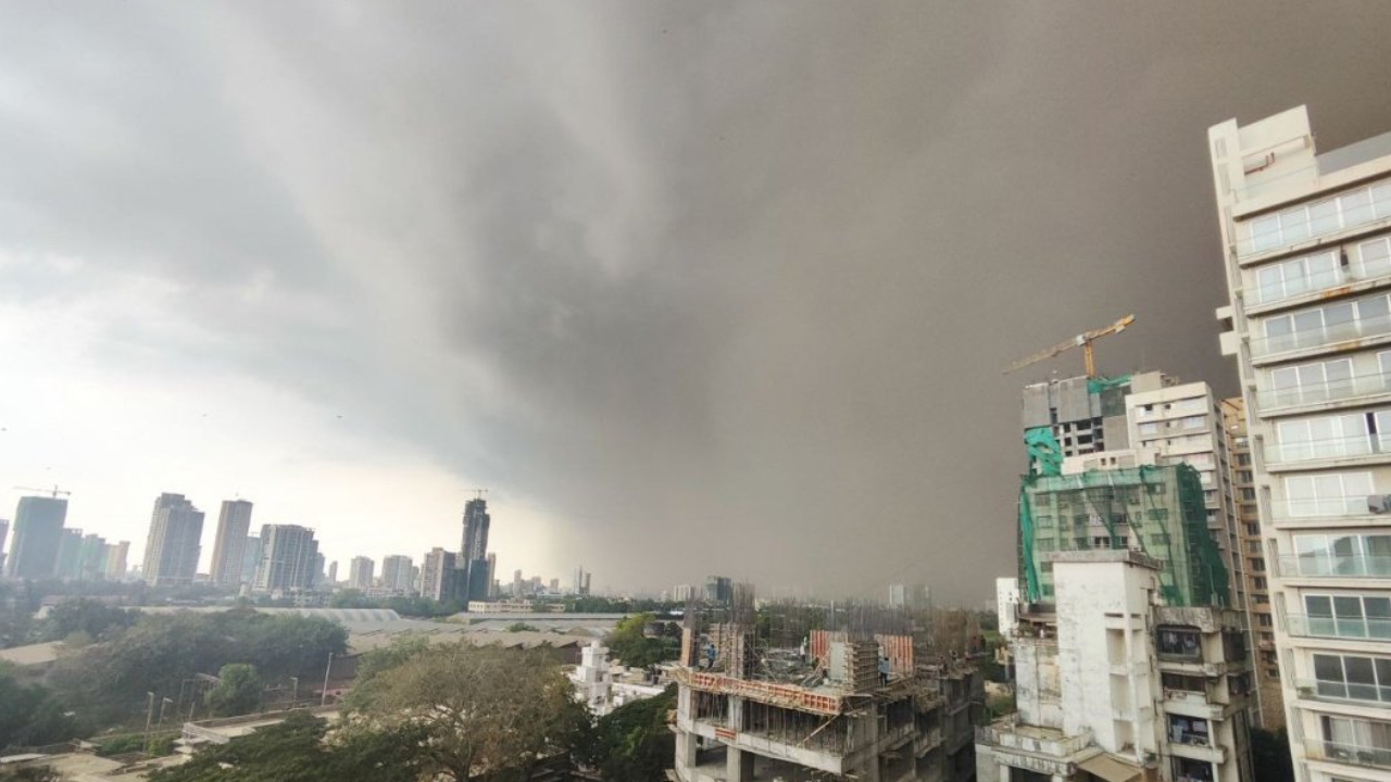 Mumbai Dust Storm (Credits: Twitter/@monisheikh26)