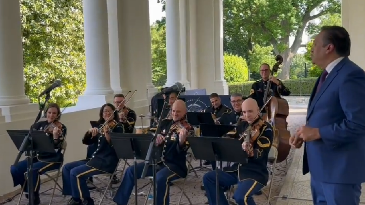 ‘Sare Jahan Se Achha Hindustan Hamara’ Played At White House.