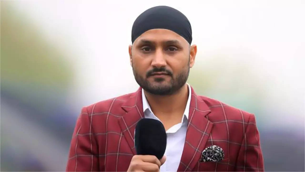 Harbhajan Singh Sends Warning To Playoff Contenders, Predicts WINNER Of IPL 2024