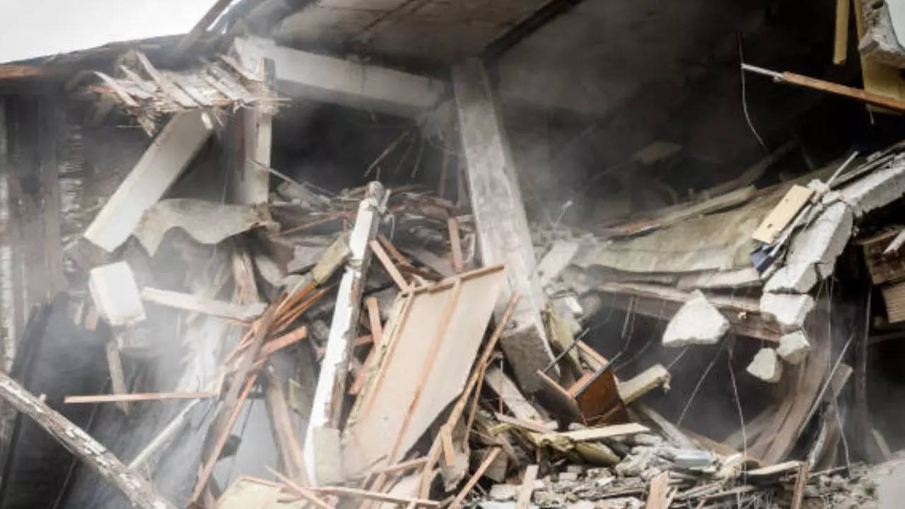 Portion of 'dangerous' building collapses in Thane. (Representational Image)