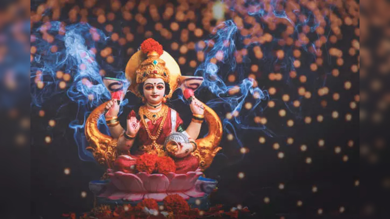 Vaishakh Purnima remedies to please Goddess Lakshmi