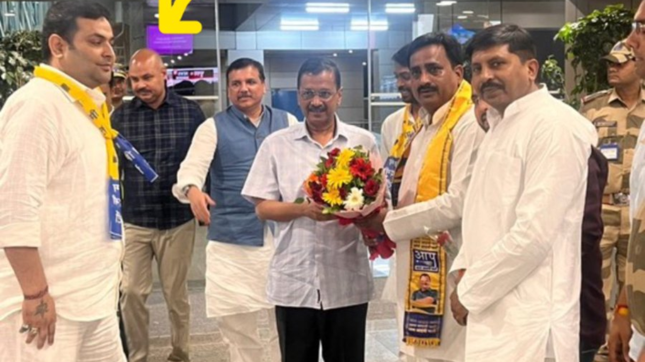 Arvind Kejriwal seen with PA Bibhav Kumar