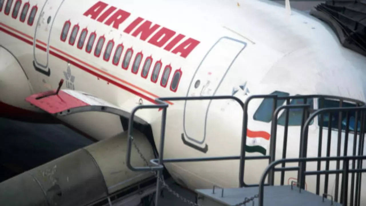 Bomb Scare On Air India Delhi-Vadodara Flight: Tissue Paper With Threat Found in Loo, Flyers Evacuated