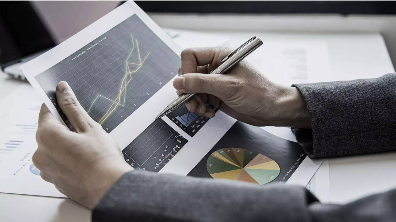  12 ஆம் வகுப்பிற்கு பிறகு இந்த 5 நிதி சார்ந்த படிப்புகளில் சேரலாம்... லட்சங்களில் சம்பாதிக்கலாம். 