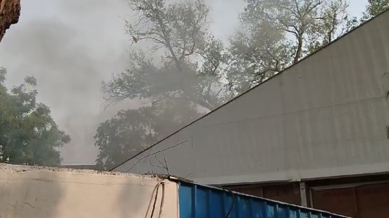 Fire Breaks Out At Delhi BJP Office, Smoke Seen Rising From Building | VIDEO - Vimarsana News
