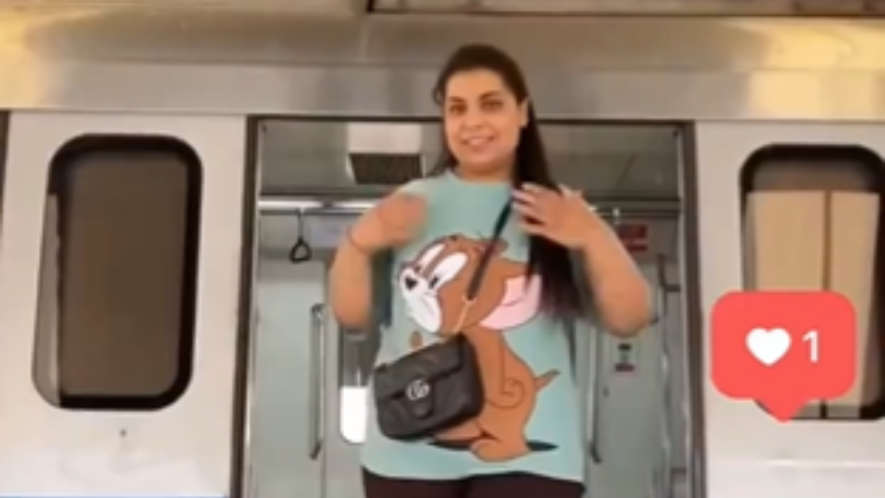 Social Media Stunt Gone Wrong: Phone Abandoned at Delhi Metro Station in Viral Video.