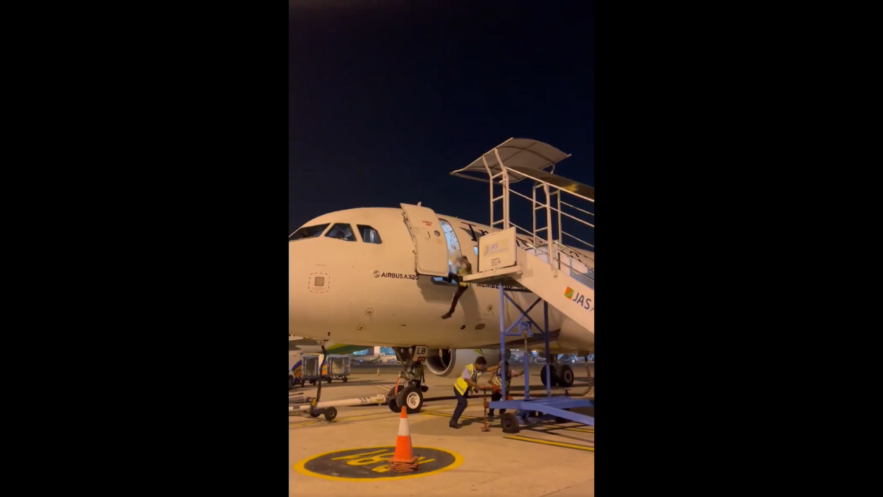 VIDEO: Staff Member Falls Of Airbus A320 Plane At Jakarta Airport