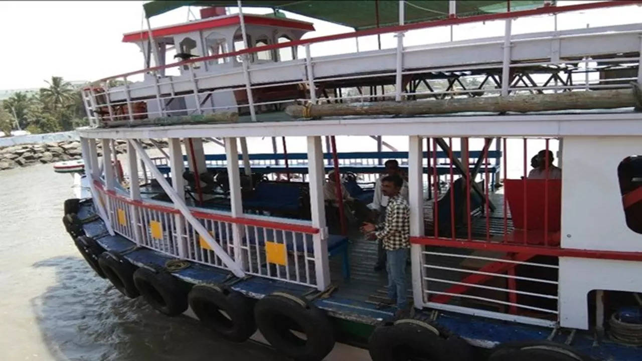 Mumbai to Alibaug Ferry (Photo: Quora)