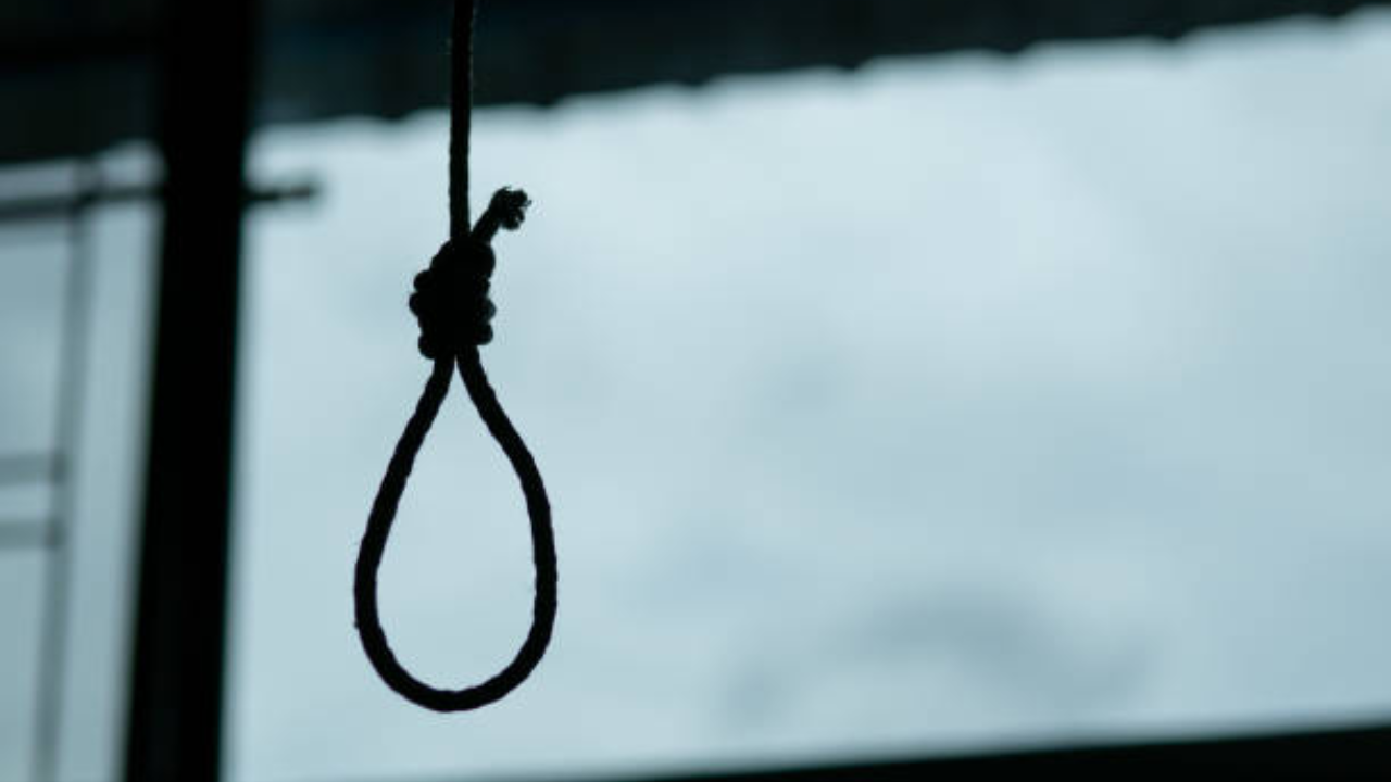 Woman hangs self in MP