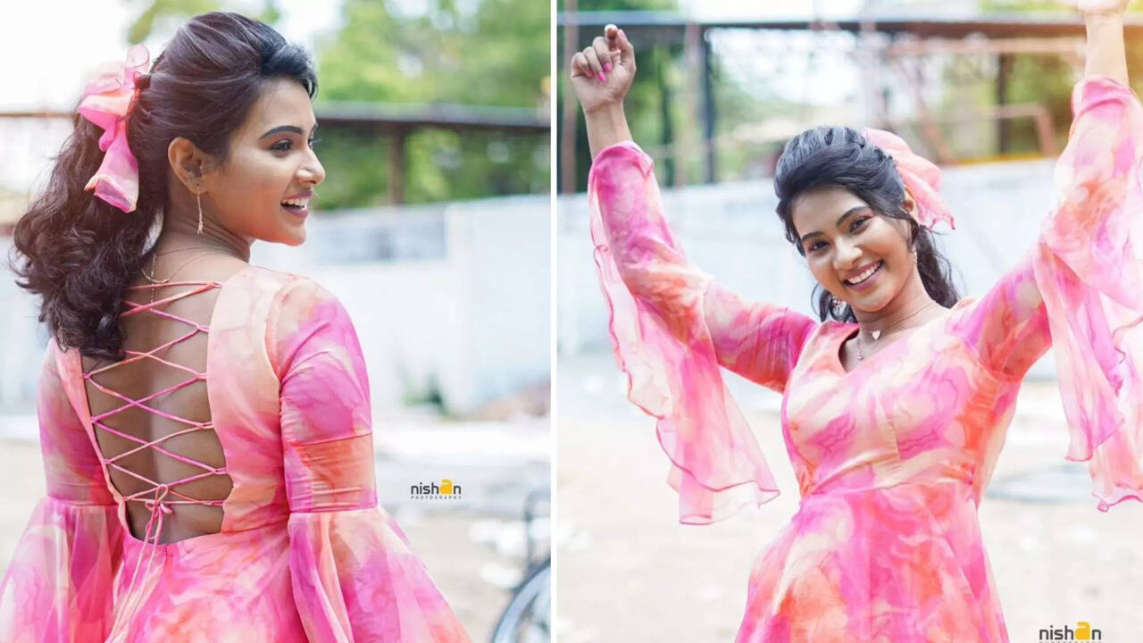  பார்பி டாலாக மாறியிருக்கும் திவ்யா துரைசாமியின் லேட்டஸ்ட் கிளாமர் புகைப்படங்கள்! 