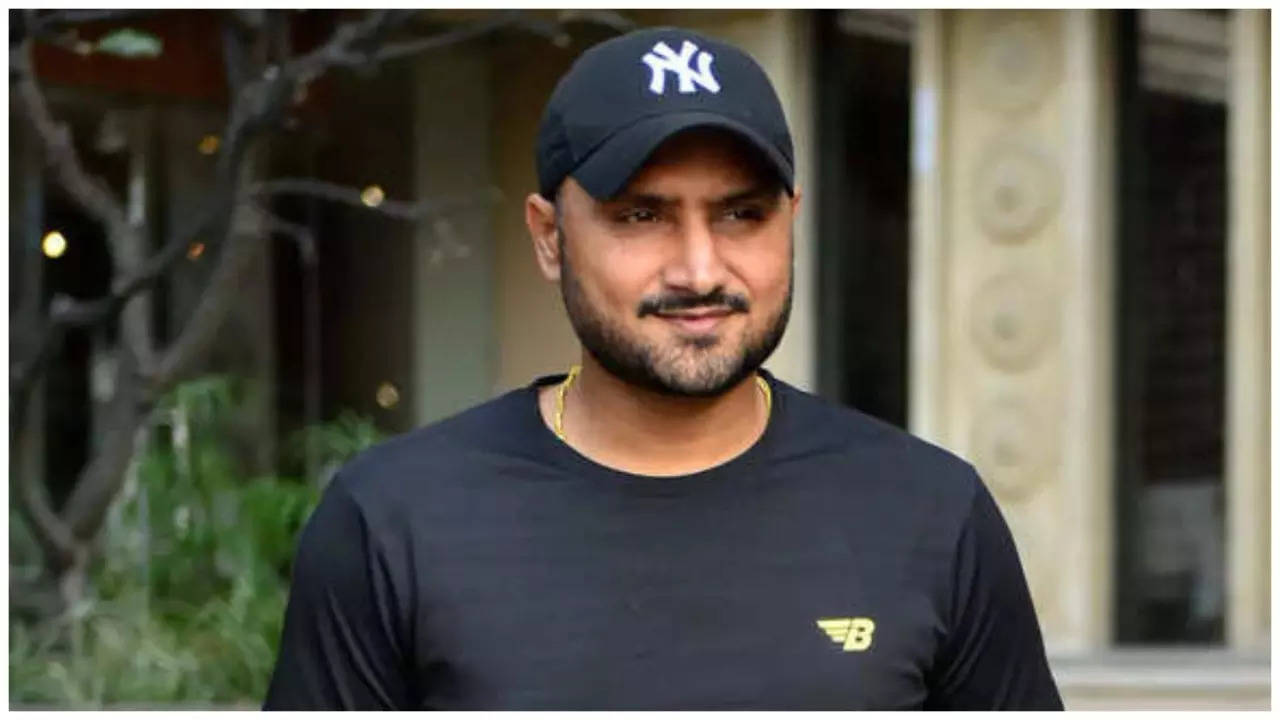 Not Virat Kohli Or Yash Dayal! Harbhajan Singh Picks RCB's Game Changer vs CSK