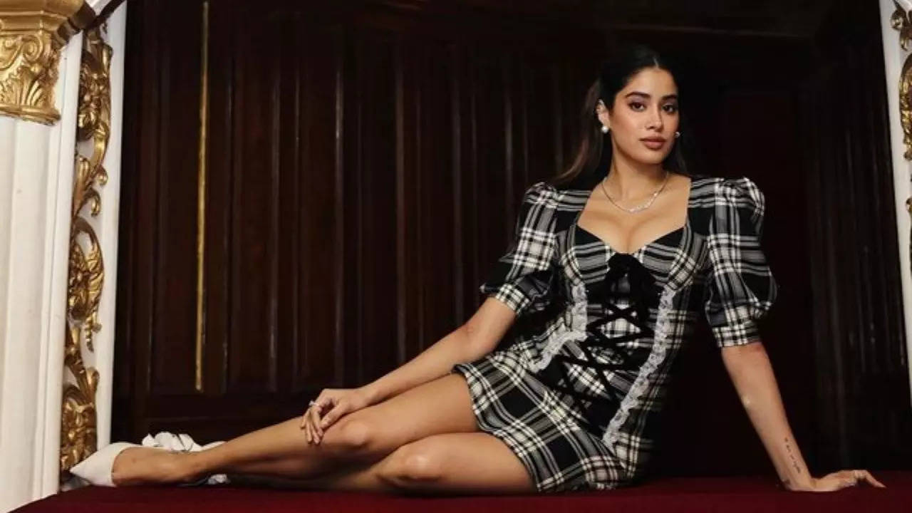 Janhvi Kapoor Dislocated Her Shoulders During Film Shoot