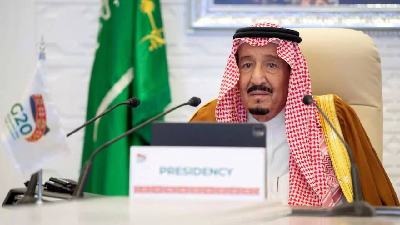 Saudi King Salman Will Undergo Treatment For Lung Infection