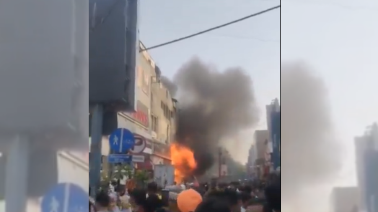 Fire in Karol Bagh's showroom