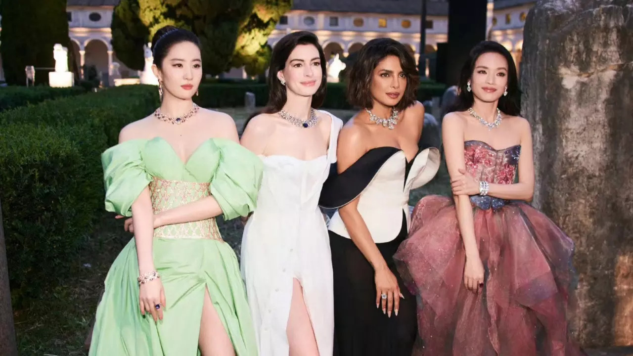 Priyanka Chopra Poses With Anne Hathaway, Others At Bulgari's Grand Event In Rome. Watch