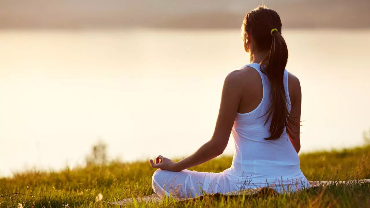 Know How Meditating Regularly Benefits Your Health