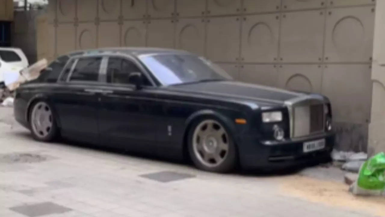 Viral Video: Abandoned Rolls Royce Phantom VII Found at Kolkata Hotel