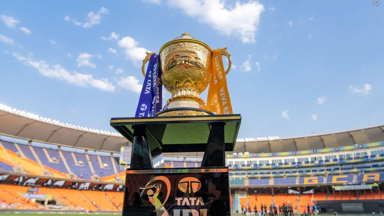 IPL 2024 Trophy Ahmedabad BCCI
