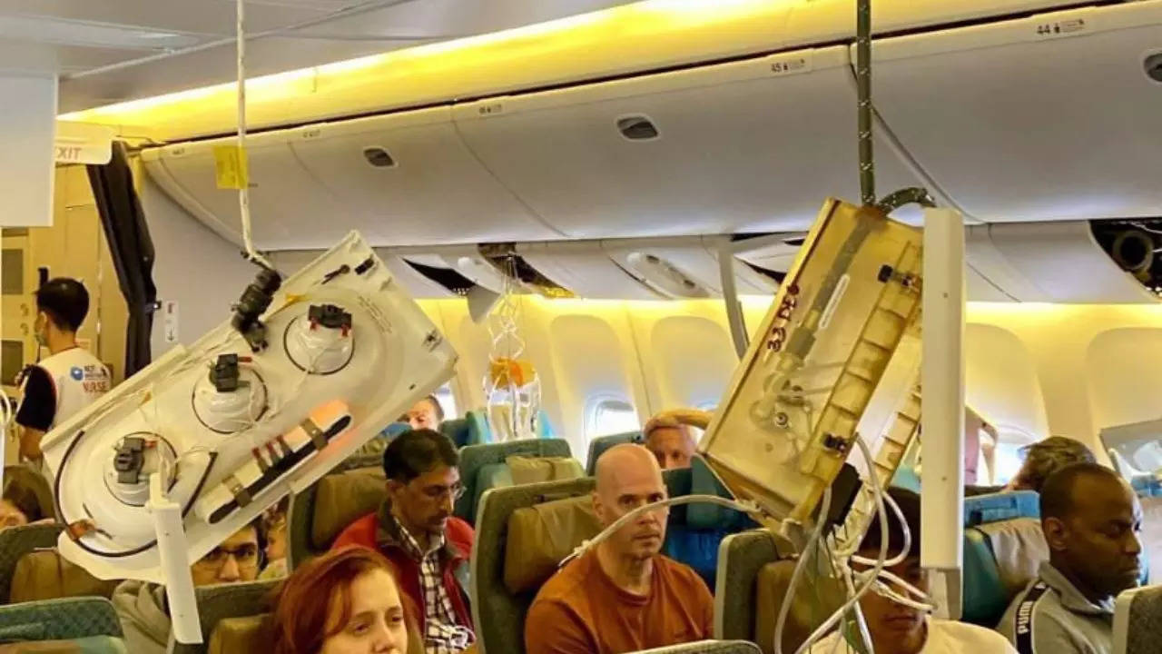 Three Indians Among Passengers of Singapore Airlines Flight Hit By 'Sudden Extreme Turbulence' | Details