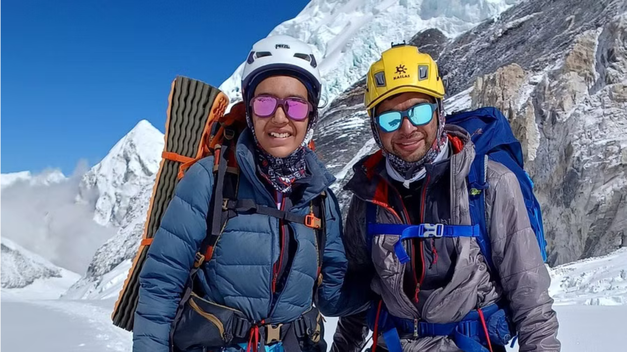 ? 16-Year-Old, Daughter Of A Naval Officer?, Becomes Youngest Indian To Scale Everest