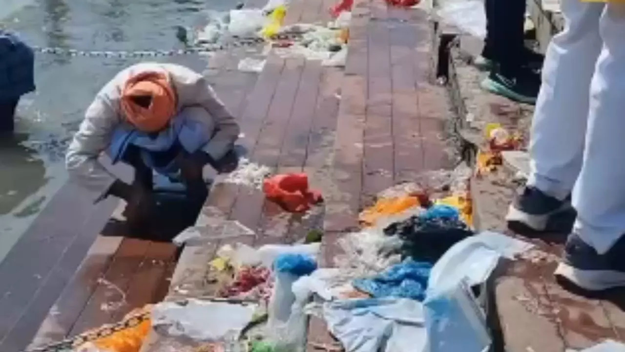 Viral Video of Har Ki Pauri Covered in Garbage Sparks Public Outrage.