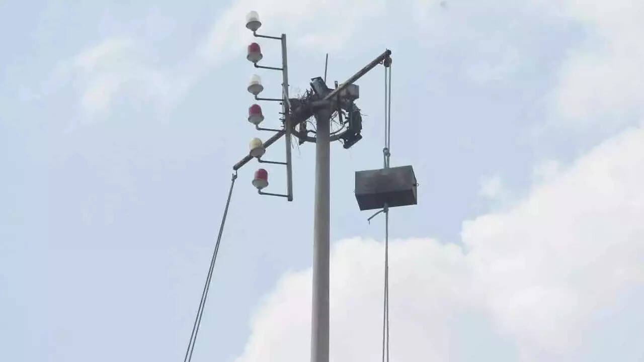  தமிழகத்தில் 9 துறைமுகங்களில் புயல் எச்சரிக்கை கூண்டு ஏற்றம்.. 