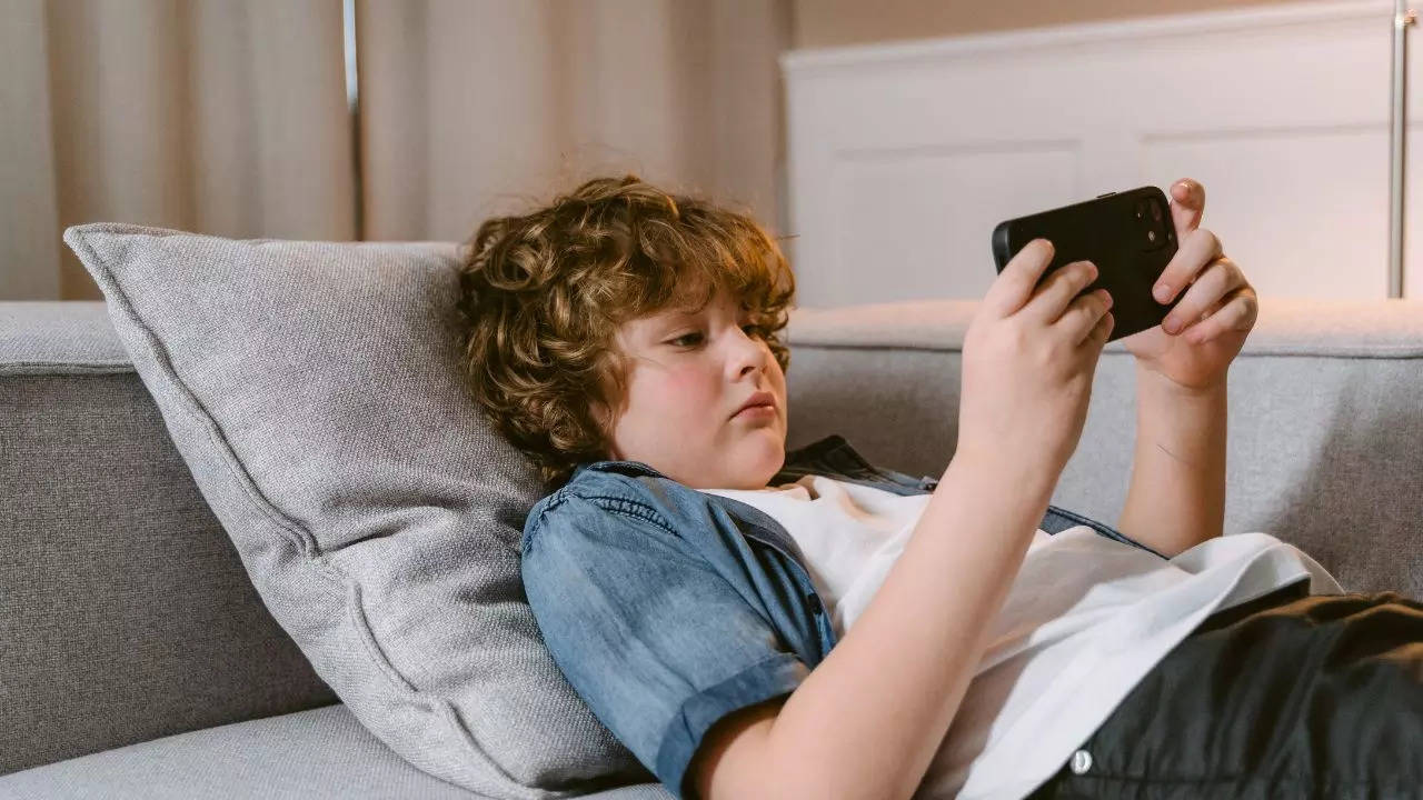 Expert Shares Four Key Guidelines To Stop Smartphone Use Among Children
