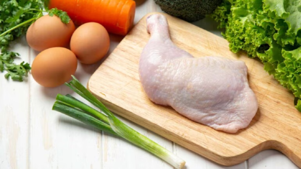 which food is better for protein chicken or eggs