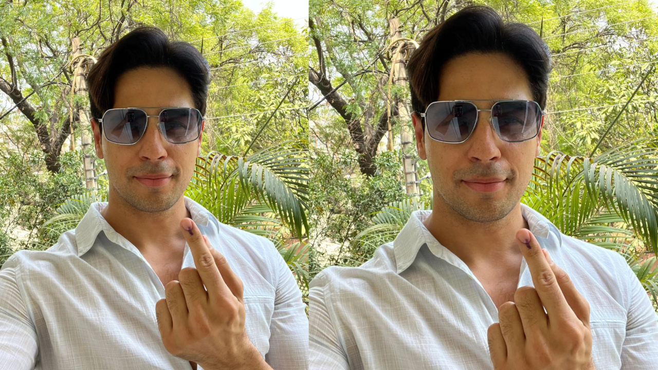 Lok Sabha Elections 2024: Sidharth Malhotra Jets Off To Delhi To Cast Vote, Flaunts Inked Finger In Stunning Selfie