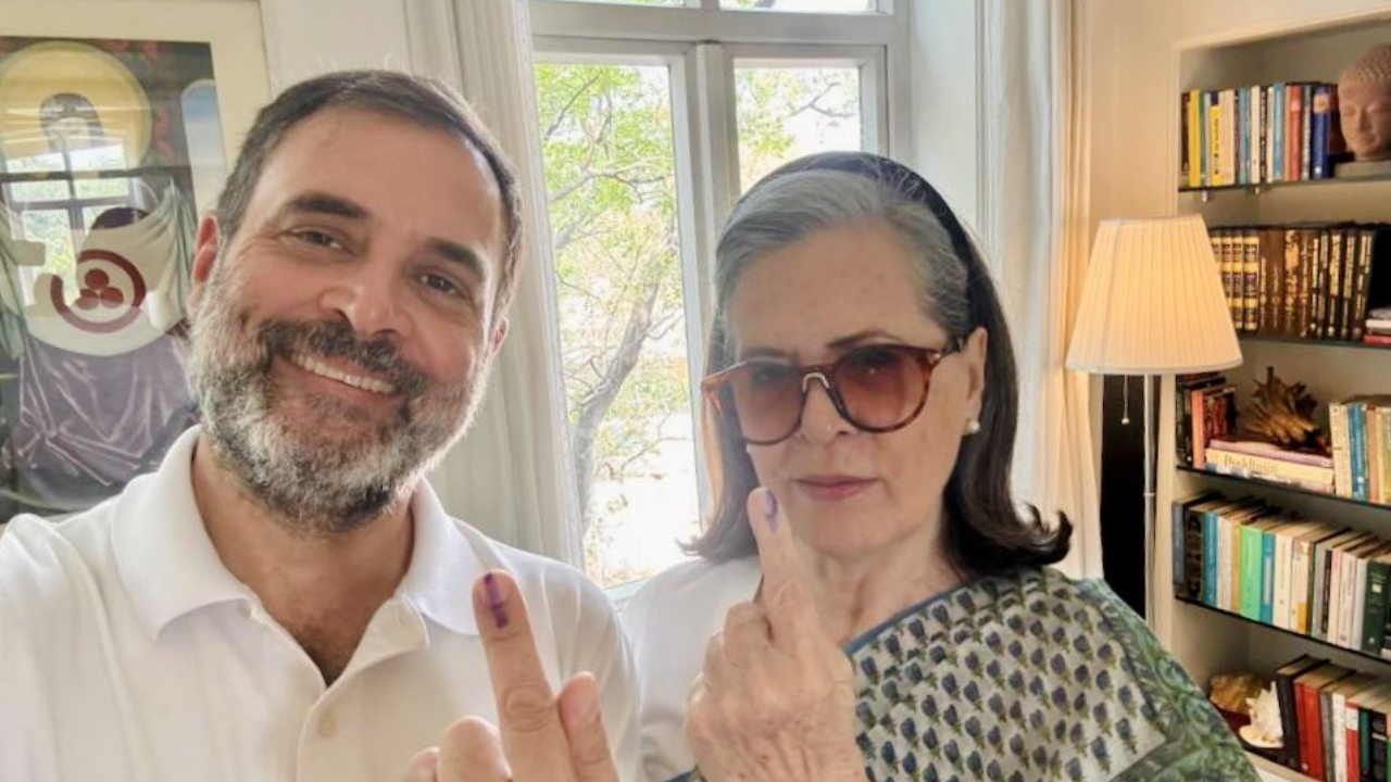lok sabha elections 2024 delhj fact check: is it jesus christ's painting behind sonia gandhi and rahul gandhi? know the truth