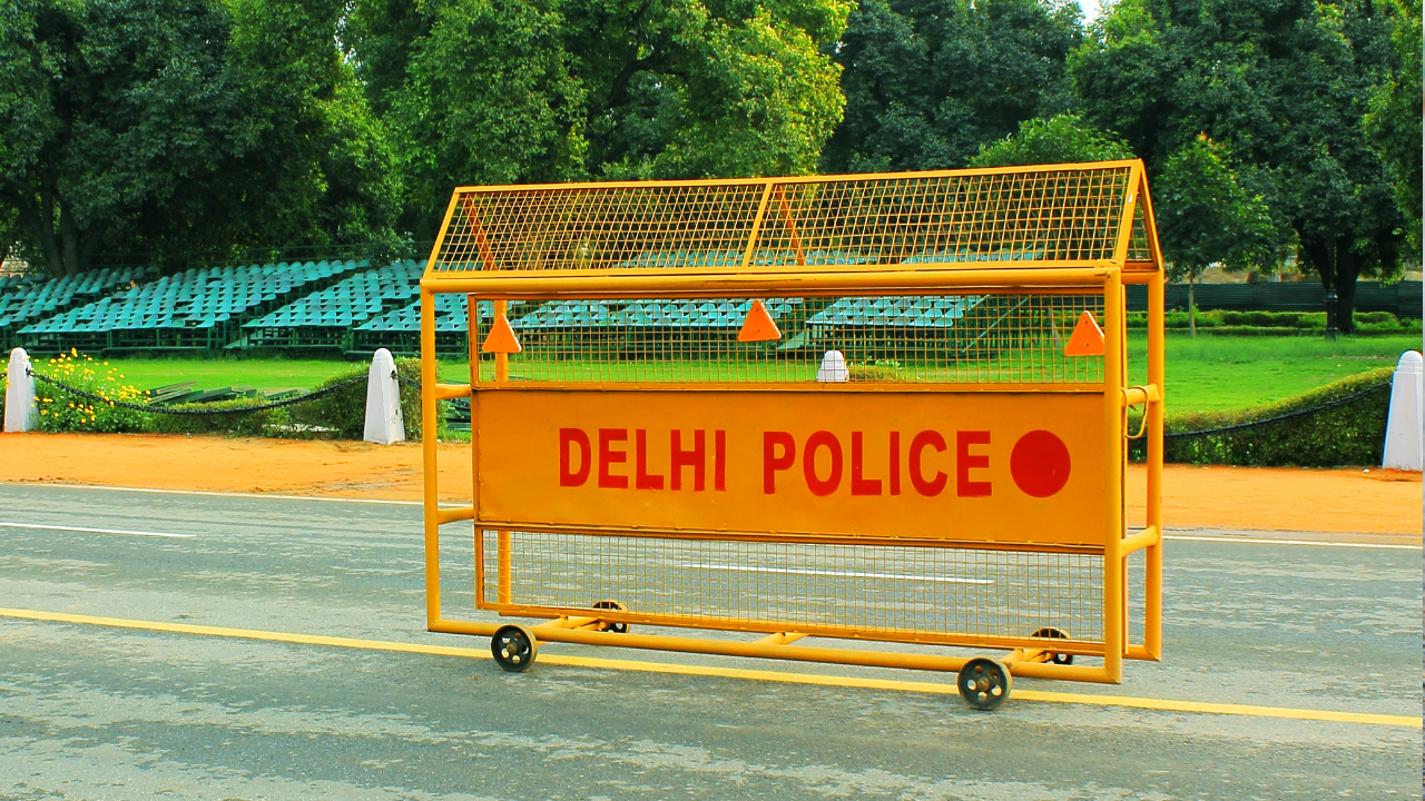 delhi police barricade 