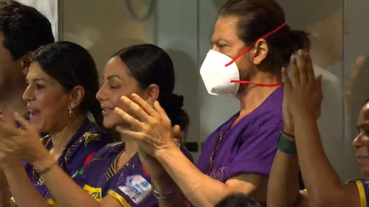 IPL 2024: Shah Rukh Khan Turns Cheerleader For KKR, Dons White Mask In 1st Appearance After Hospitalisation. See PICS