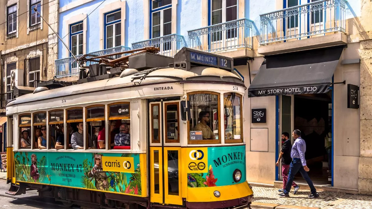 7 Unforgettable Experiences For Your Portugal Bucket List. Credit: Canva