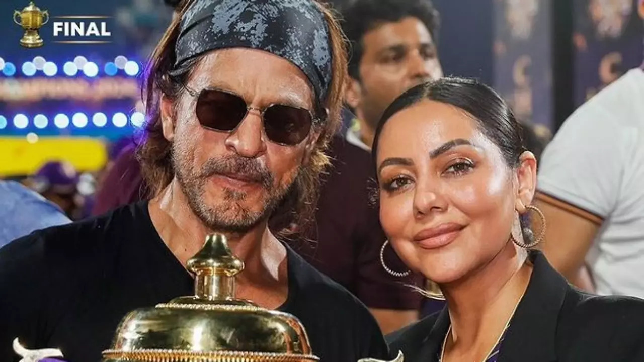 Shah Rukh Khan, Gauri Khan Exude Power Couple Vibes As They Pose With IPL Trophy After KKR's Big Win