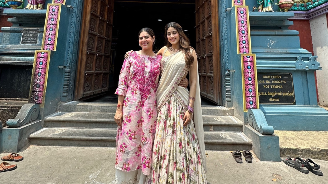 Janhvi Kapoor Visits Mom Sridevi’s 'Favourite' Muppathamman Temple In Chennai Ahead Of Mr And Mrs Mahi Release